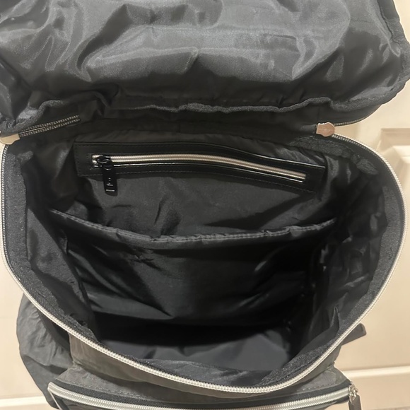 Biaggi Zipsak Backpack on the Go - Picture 2 of 8